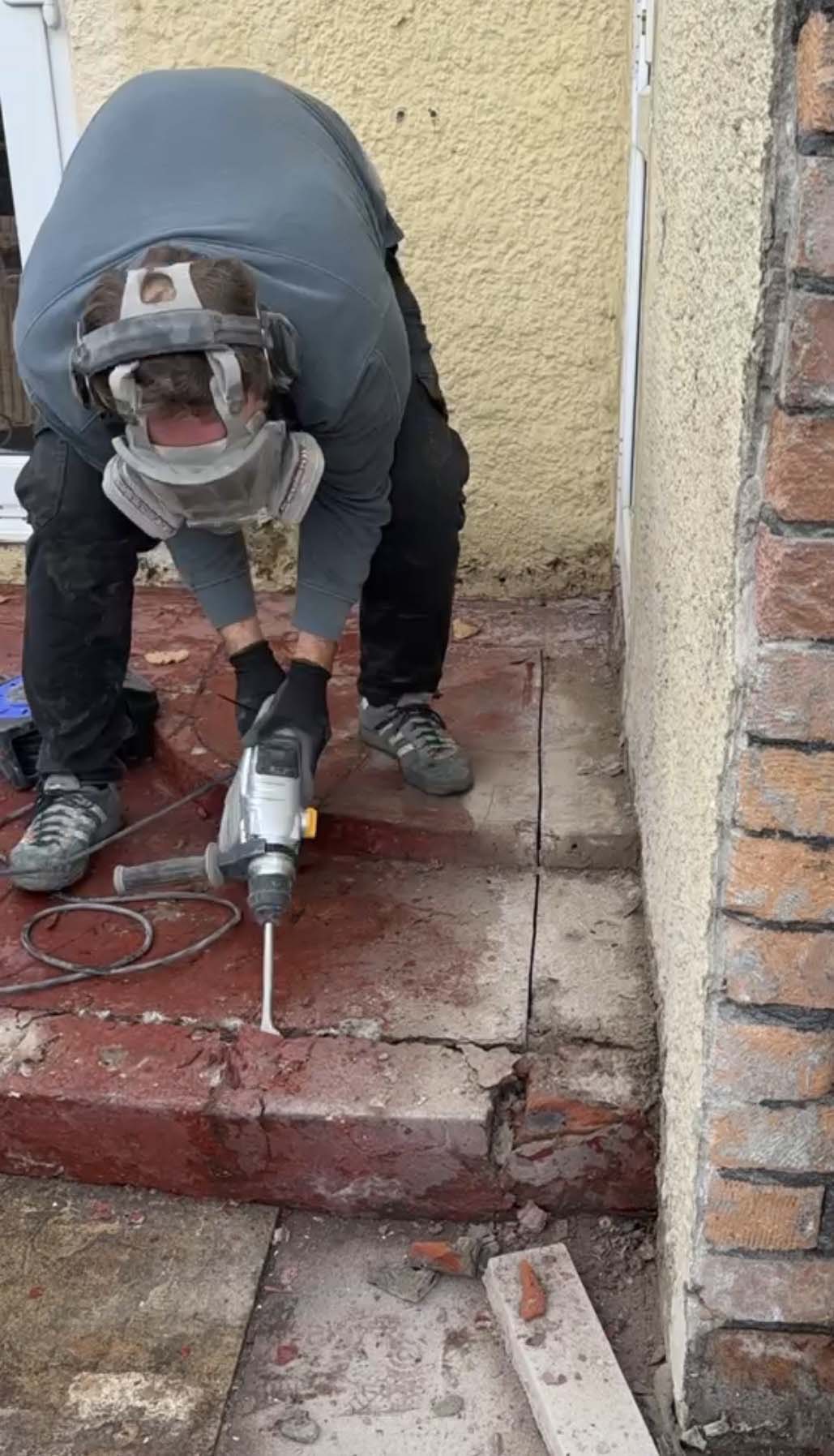 Breaking up the concrete steps using my trusty £50 Screwfix Titan SDS drill.